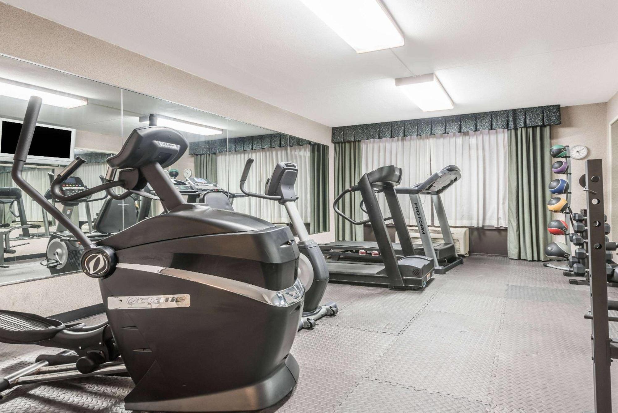 Wyndham Garden Williamsburg Busch Gardens Area Hotel Bagian luar foto