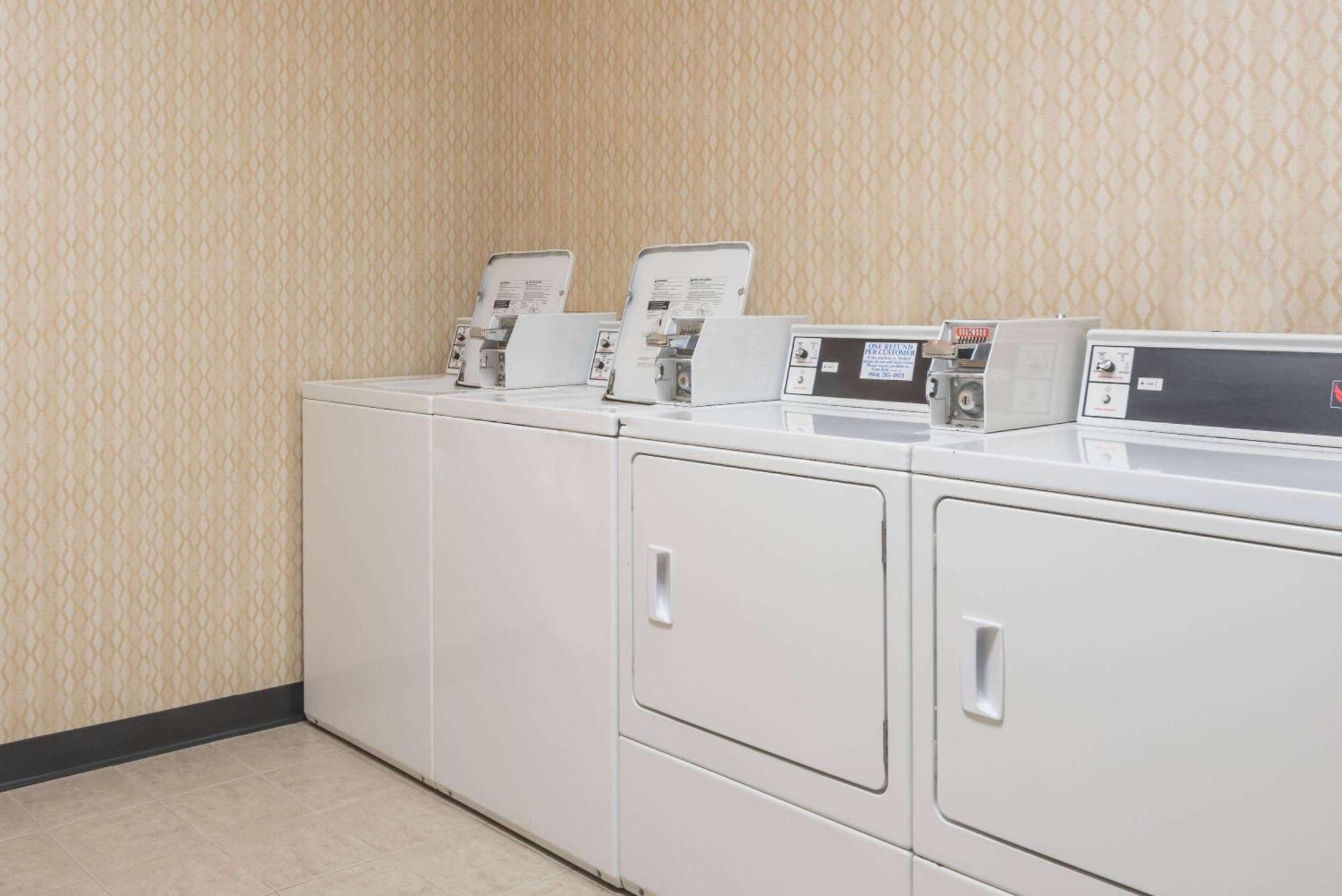 Wyndham Garden Williamsburg Busch Gardens Area Hotel Bagian luar foto