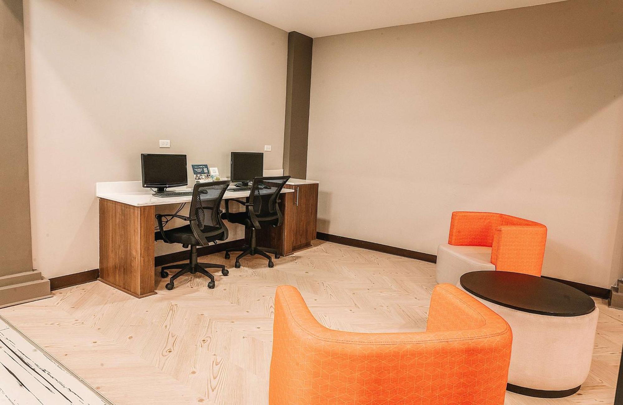 Wyndham Garden Williamsburg Busch Gardens Area Hotel Bagian luar foto