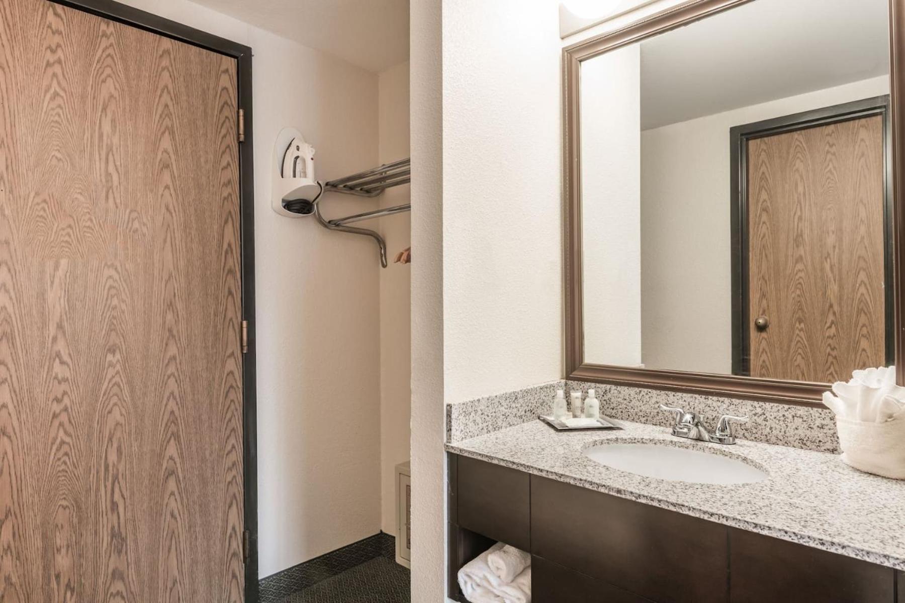 Wyndham Garden Williamsburg Busch Gardens Area Hotel Bagian luar foto